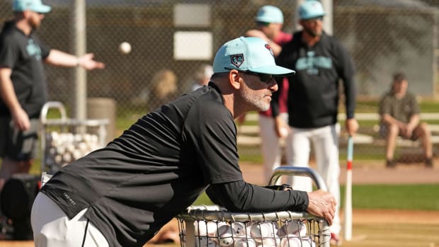 Torey Lovullo Watches Spring Workouts
